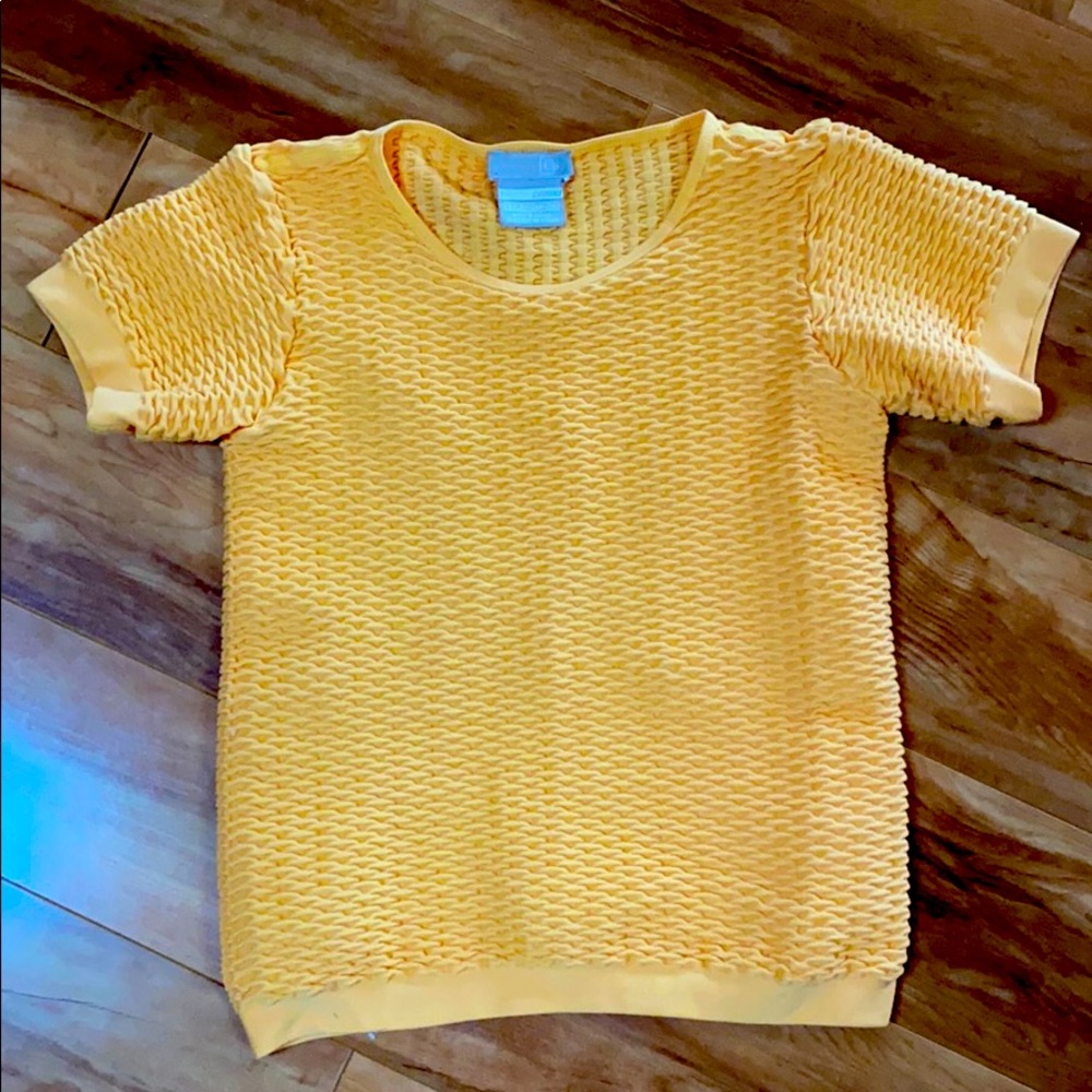 Presto super SUPER stretchy yellow shirt.